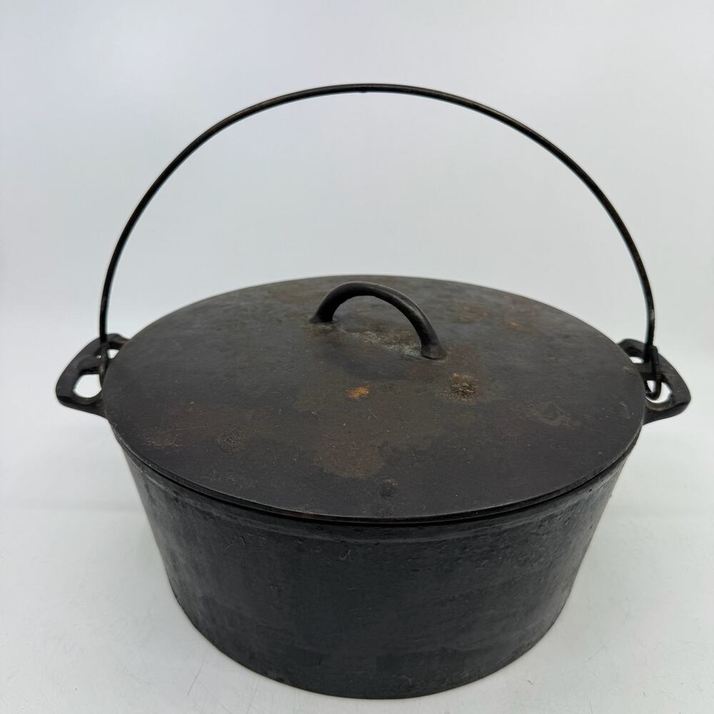 Vintage Cast Iron Lidded Dutch Oven #8